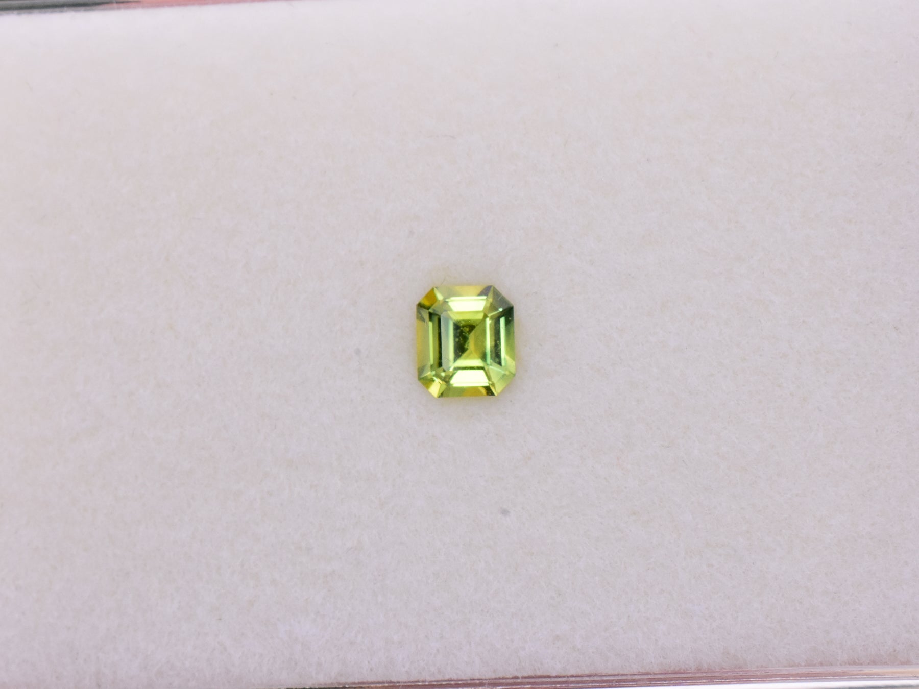0.72 ct. Yellow Green Parti Sapphire