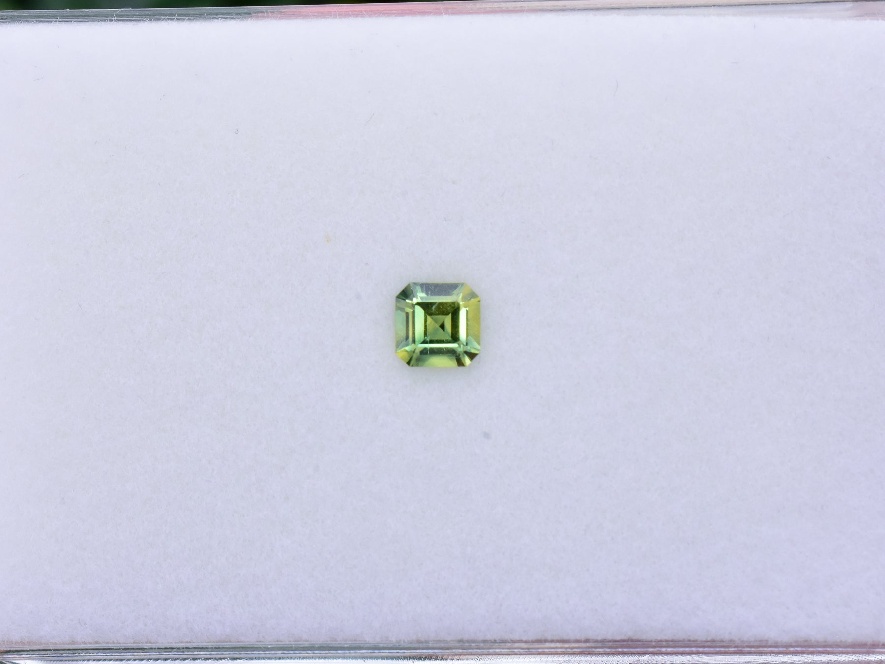 0.55 ct. Yellow Green Parti Sapphire