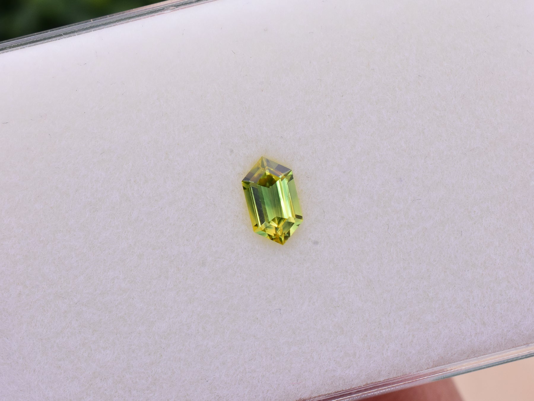 0.81 ct. Yellow Green Parti Sapphire