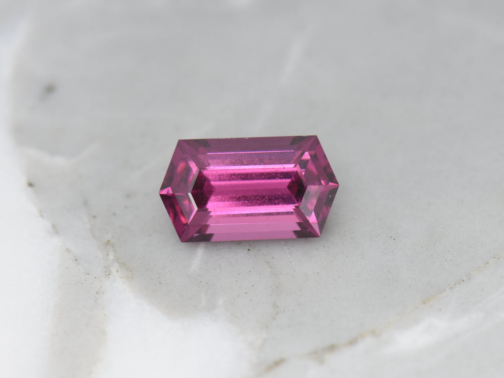 1.90 ct. Rhodolite Garnet